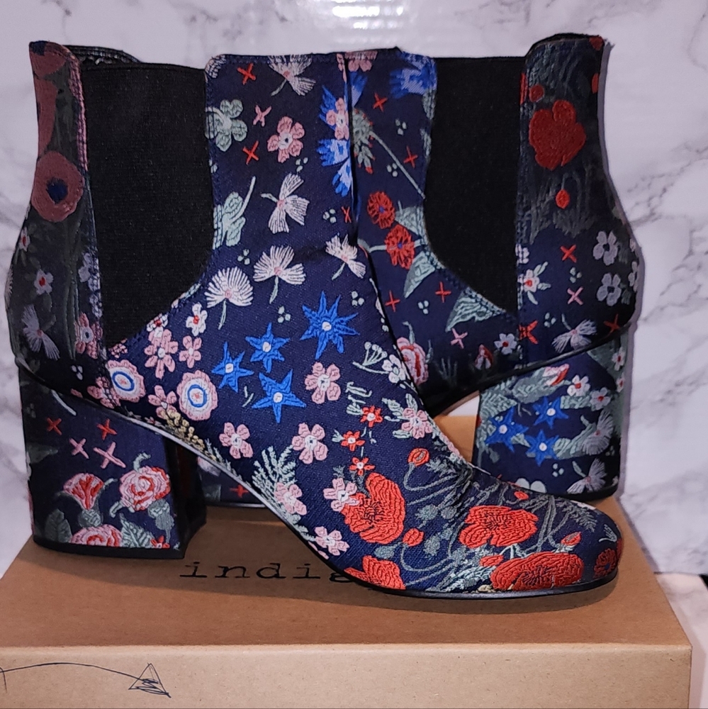 Indigo Rd. Multi Fabric Bootie Sz 10